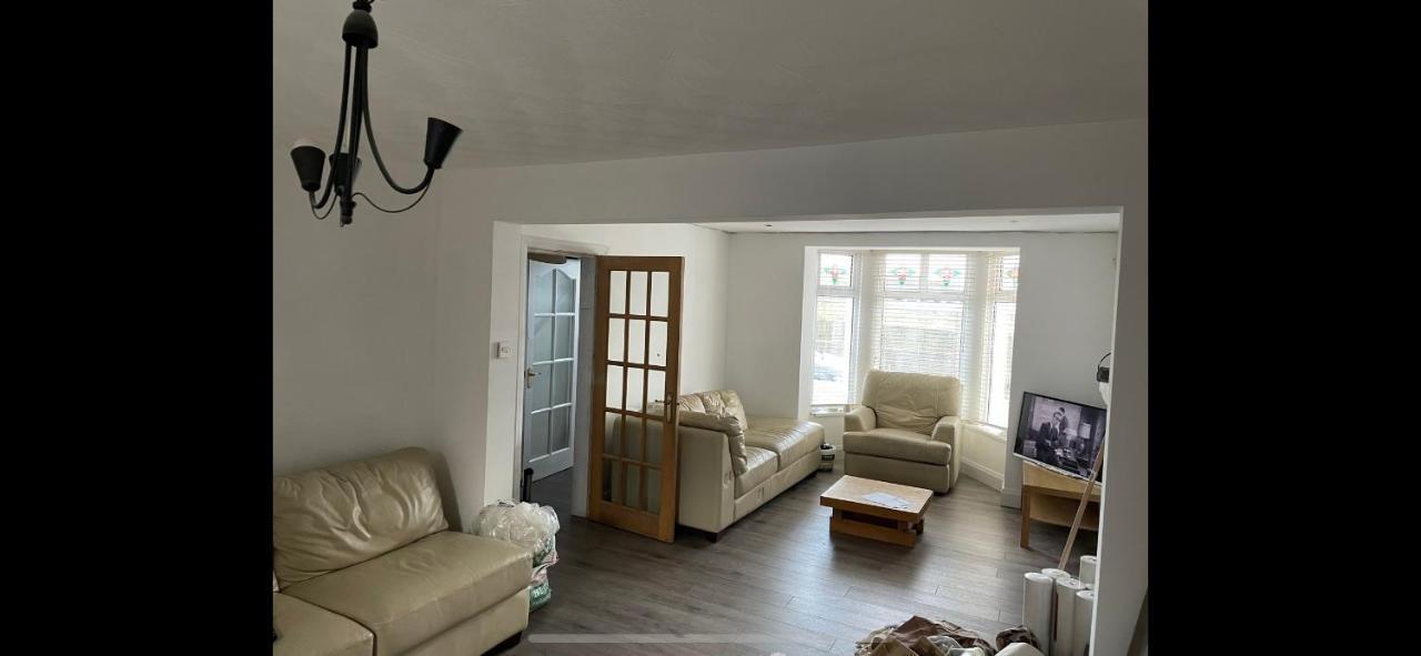 Enfield Street House Behind Portstewart Promenade With Partial Sea View From Front 3 Bed Sleeps 7 Villa Exterior photo
